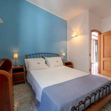 Villa Divina - Pool And Gardens With Wonderful Sea View